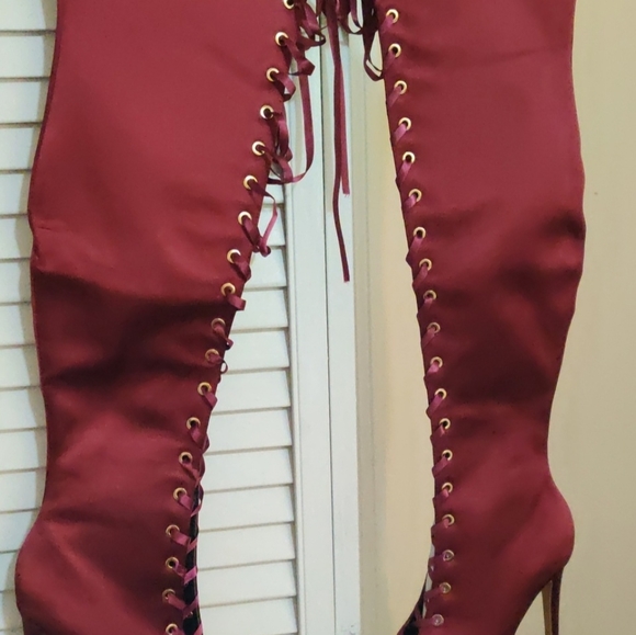 Boots - Picture 2 of 5